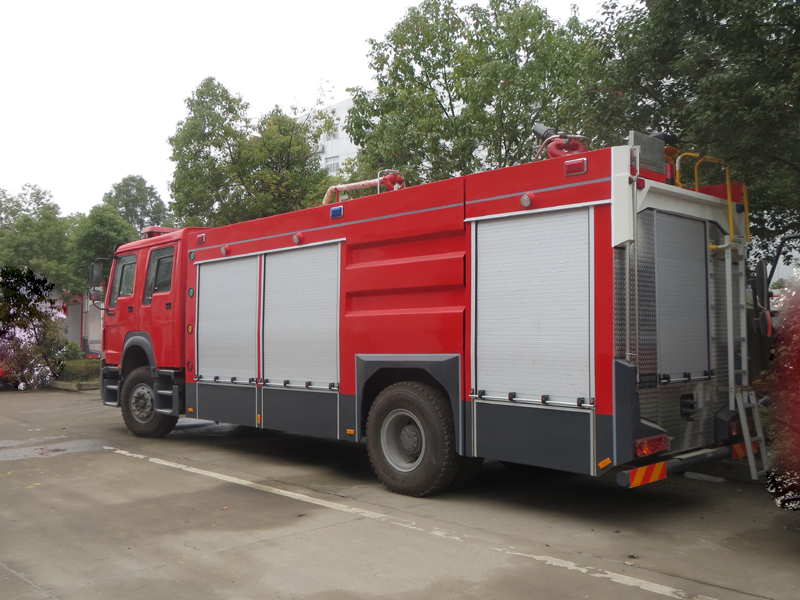 重汽HOWO干粉泡沫聯(lián)用消防車
