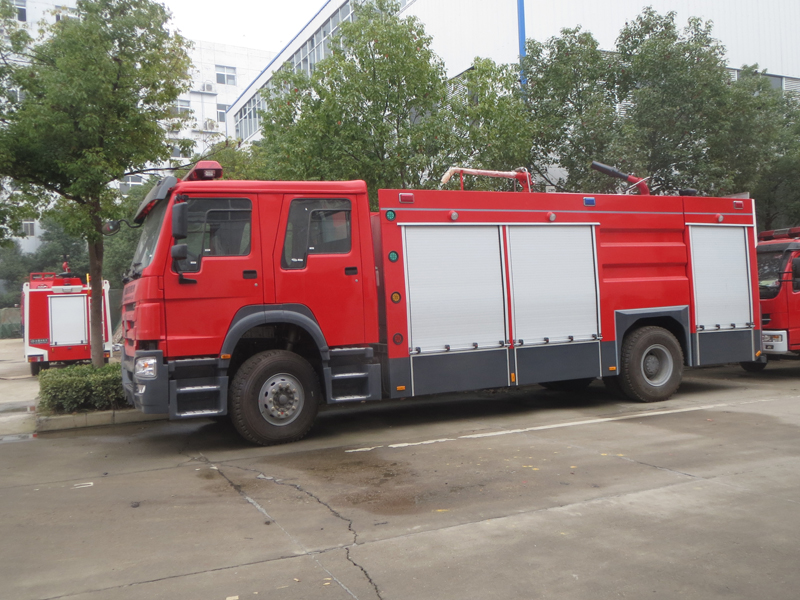 重汽HOWO干粉泡沫聯(lián)用消防車